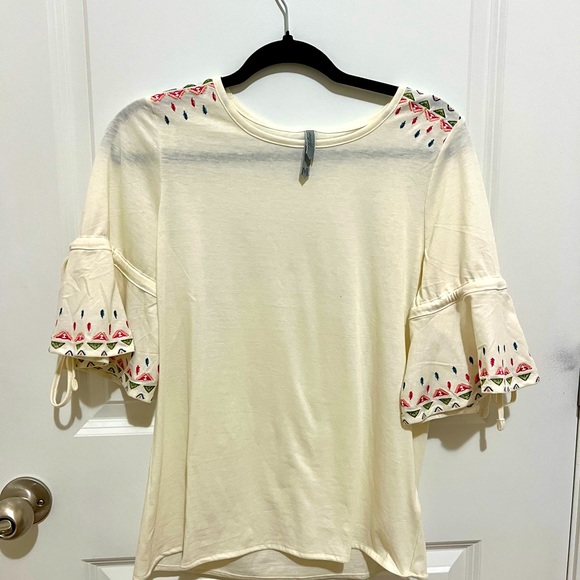 White women’s top - Picture 1 of 5